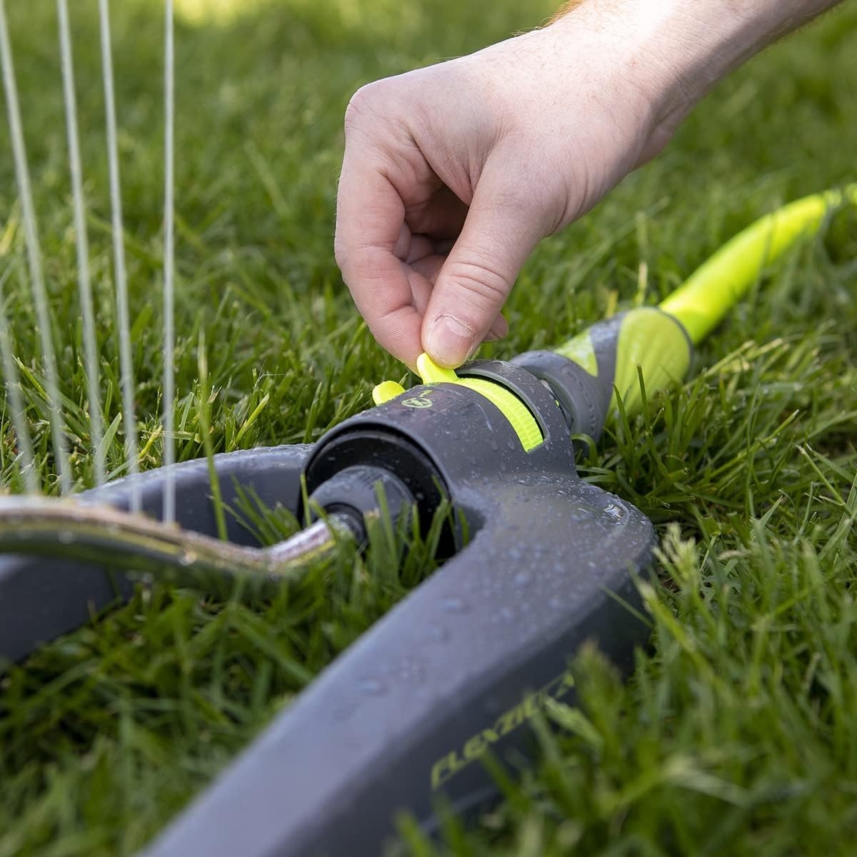 imageFlexzilla Oscillating Lawn Sprinkler 2400 sq ft ZillaGreen